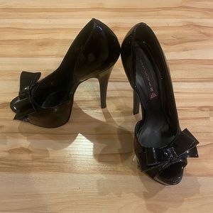 Steve Madden Bow Pumps Black Size 7M.